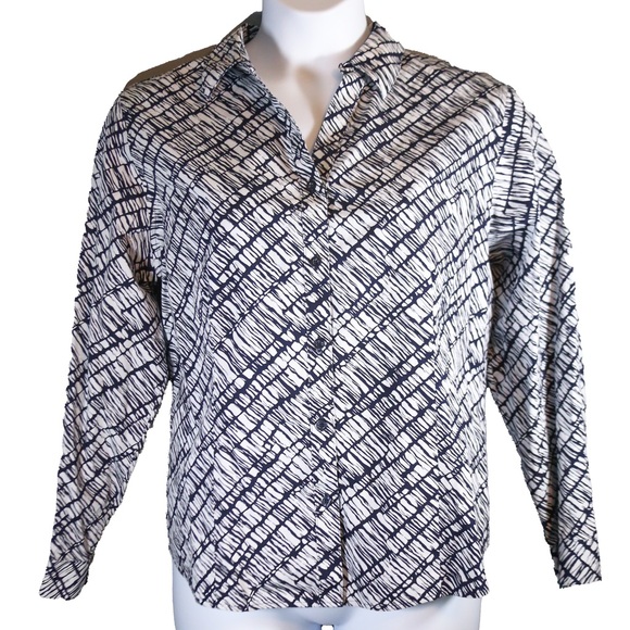 Chico’s Wrinkle-Resistant Black White Abstract Button-Front Shirt | Size 3 (XL) - Picture 4 of 13